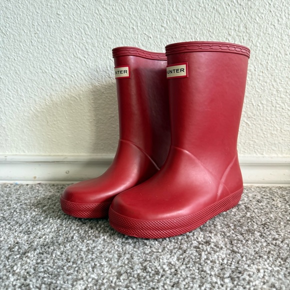 Hunter Boots Kids Size 10 Red Rubber Slip On Classic Tall Rain Boot Round Toe - Picture 1 of 12